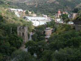g_mina_cata.jpg (77926 bytes)