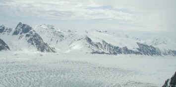 Glacier aerial.jpg (77174 bytes)