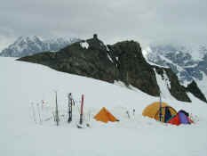 Glacier base camp.jpg (45589 bytes)
