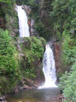 austral_waterfall.jpg (110601 bytes)