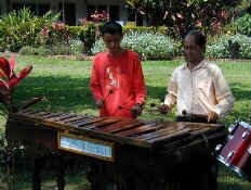 marimba players.jpg (66540 bytes)