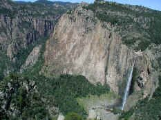 Basachi Falls2.jpg (65525 bytes)