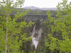 CRNW Bridge.jpg (108341 bytes)