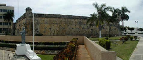 Campeche Bau.jpg (92227 bytes)