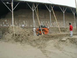 Huaca_del_luna5.jpg (73895 bytes)