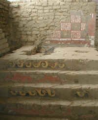 Huaca_del_luna_altar.jpg (69599 bytes)