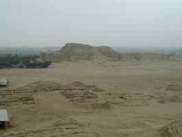 Huaca_del_sol.jpg (38665 bytes)