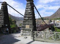 Kawarau_bridge.jpg (94996 bytes)