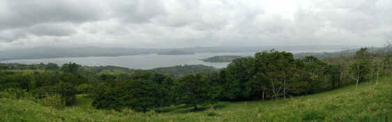 Lake Arenal pan.jpg (63973 bytes)