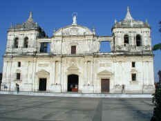 Leon_Cathedral.jpg (77334 bytes)