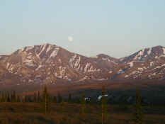 Moon over ak.jpg (47812 bytes)