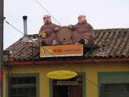 Pichilemu_monks.jpg (57417 bytes)