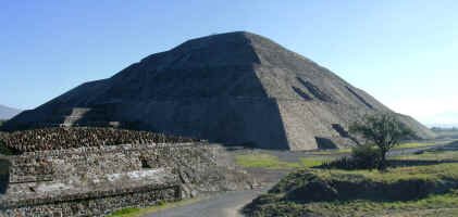 Pyramid of the Sun pan_web.jpg (81182 bytes)