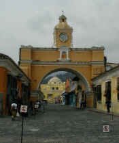 Santa Catarina Arch a.jpg (40361 bytes)