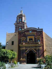 Tonantzintla church.JPG (70170 bytes)