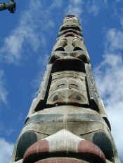 Totem looking up.jpg (65411 bytes)