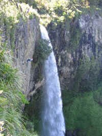 abseiling.jpg (114280 bytes)