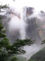 angel_falls_base.jpg (65787 bytes)