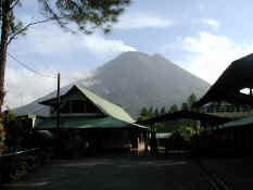 arenal lodge.jpg (51761 bytes)