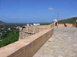 asuncion_fort.jpg (57985 bytes)