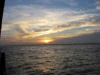 barge_sunset.jpg (63793 bytes)