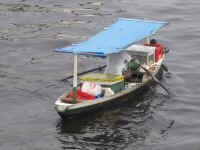boat_vendor.jpg (58419 bytes)