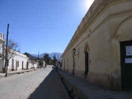 cachi_street.jpg (49661 bytes)