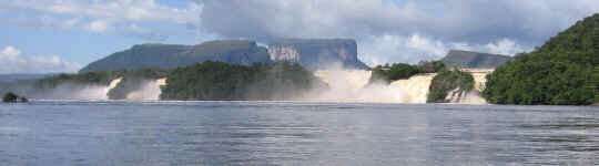 canaima_lagoon.jpg (87299 bytes)