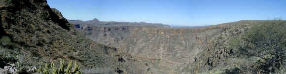 canyon pan.jpg (190695 bytes)