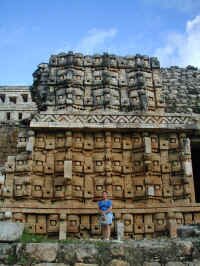 chac mask.jpg (82735 bytes)