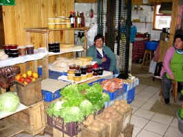 chiloe_mkt_1.jpg (106908 bytes)