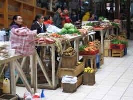 chiloe_mkt_4.jpg (81256 bytes)