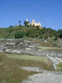 cholula.JPG (70570 bytes)