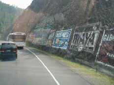 cliff_billboards.jpg (48933 bytes)