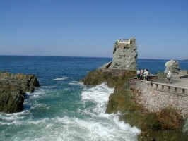 cliffdiver platform.jpg (55013 bytes)