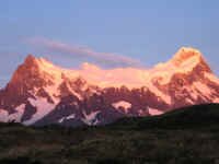 cuernos_sunrise.jpg (49266 bytes)