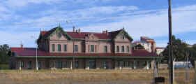 deseado_station.jpg (47258 bytes)