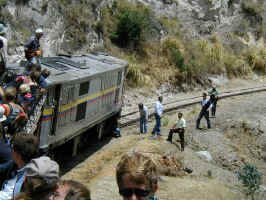diablo_train_derailed.jpg (113938 bytes)
