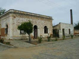 el triunfo old bldg.JPG (373163 bytes)