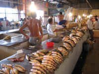 fish_vendors2.jpg (89598 bytes)