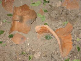 funerial_pottery1.jpg (97990 bytes)