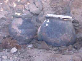 funerial_pottery.jpg (74237 bytes)