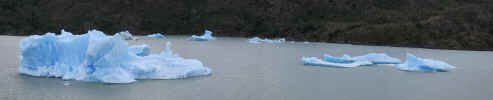 gray_bergs_pan.jpg (110401 bytes)