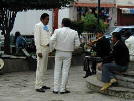 hidalgo mariachis.jpg (71024 bytes)