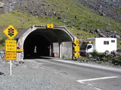 homer_tunnel.jpg (113685 bytes)