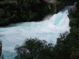 huka_falls2.jpg (65417 bytes)