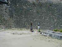 ilha_fetching_water.jpg (120281 bytes)