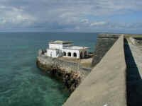 ilha_fort_church.jpg (66554 bytes)