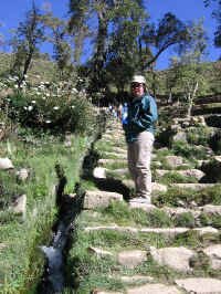 inca_staircase.jpg (154042 bytes)
