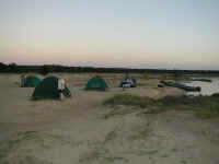 island_camping.jpg (25352 bytes)